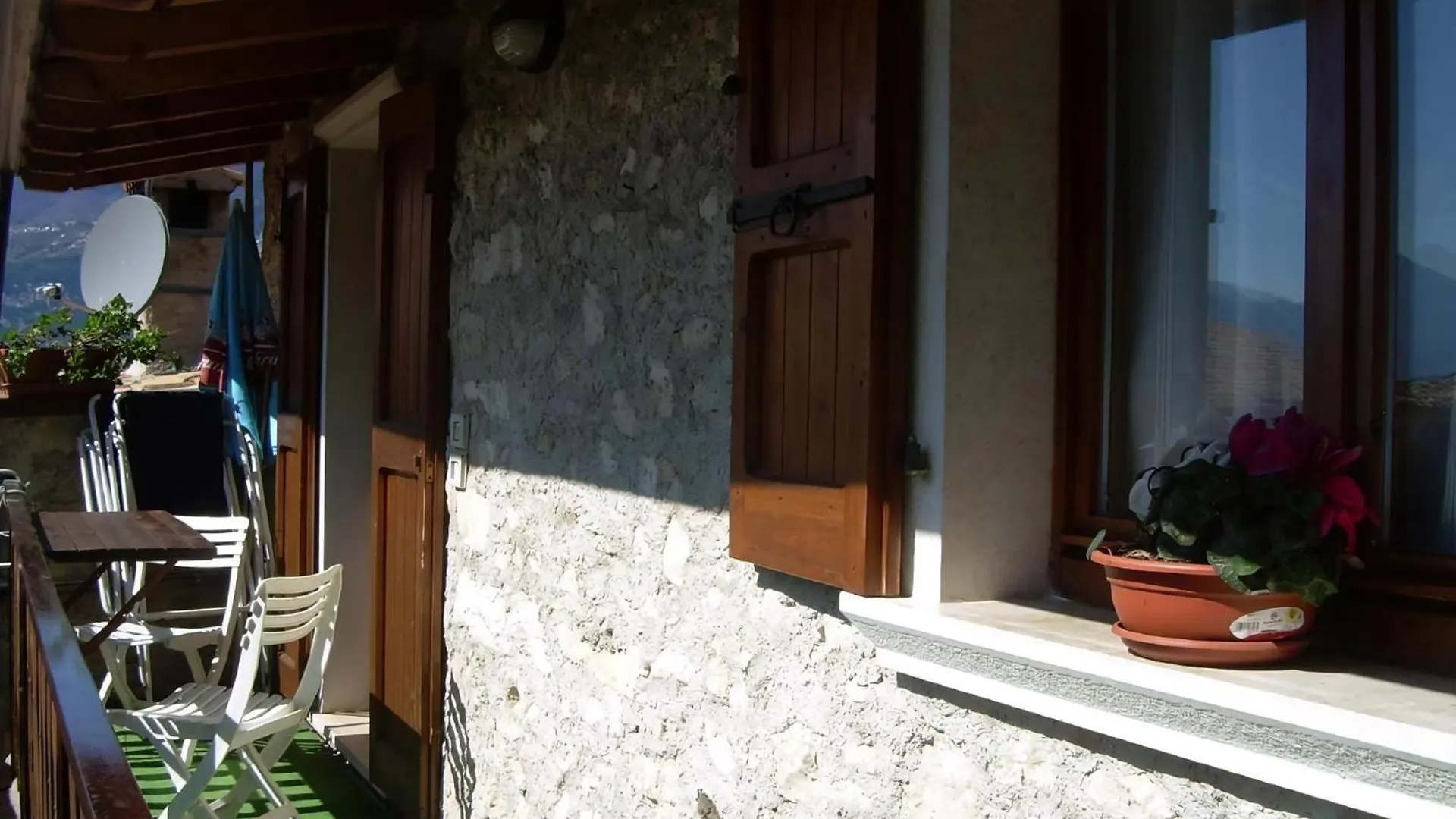 Wohnung Laura Mit Seeblick Und Garten Sommavilla