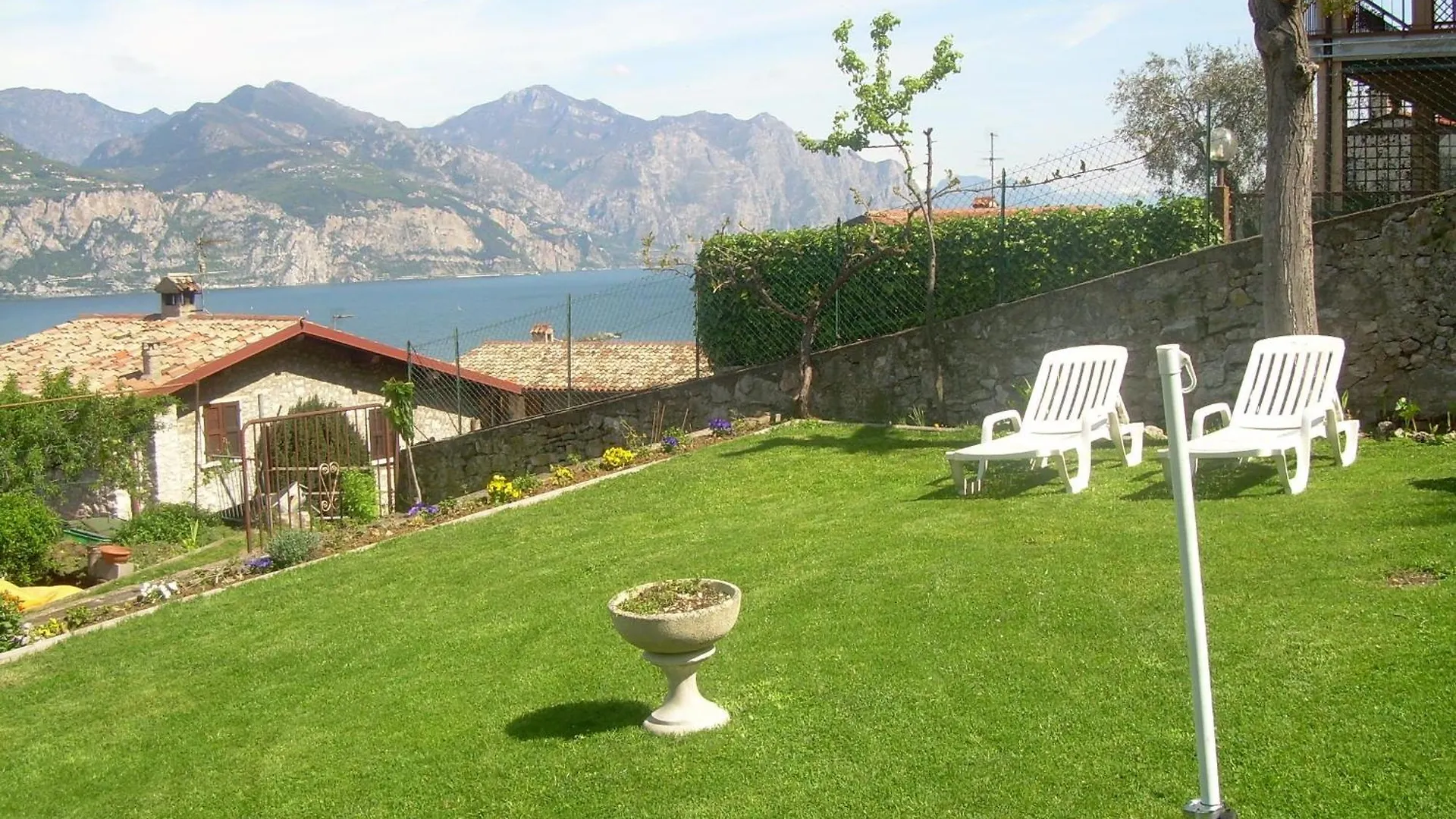 Appartamento Wohnung Laura Mit Seeblick Und Garten Sommavilla